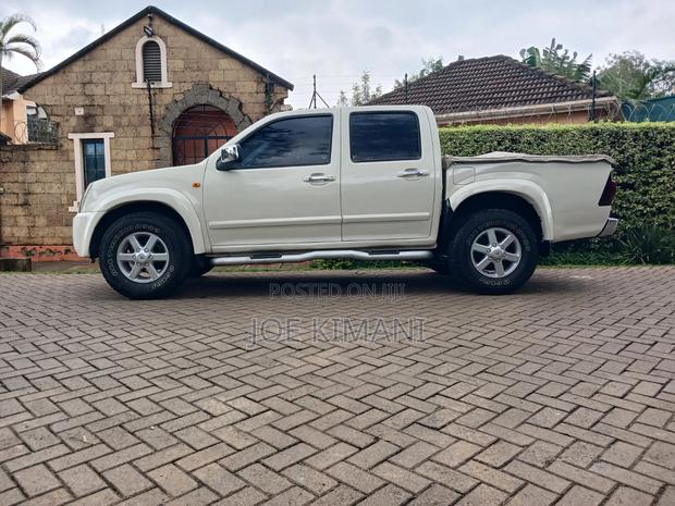 Isuzu D-MAX 2014 White
