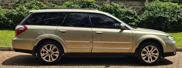 Subaru Outback 2012 Gold