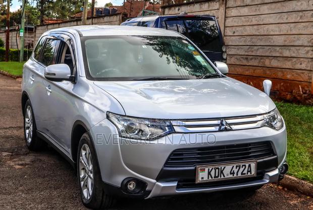 Mitsubishi Outlander SE 4dr SUV (2.4L 4cyl CVT) 2014 White