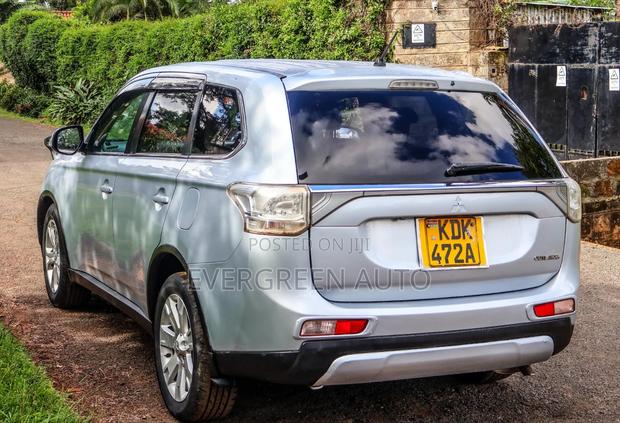 Mitsubishi Outlander SE 4dr SUV (2.4L 4cyl CVT) 2014 White