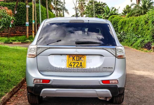 Mitsubishi Outlander SE 4dr SUV (2.4L 4cyl CVT) 2014 White