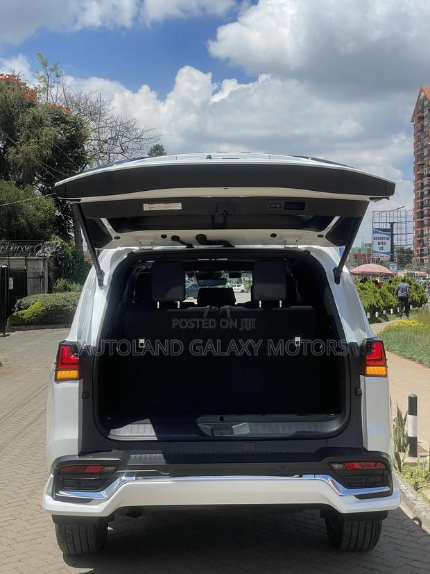 Lexus LX 600 2022 White