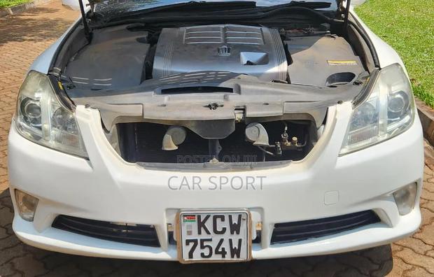 Toyota Crown 2012 White