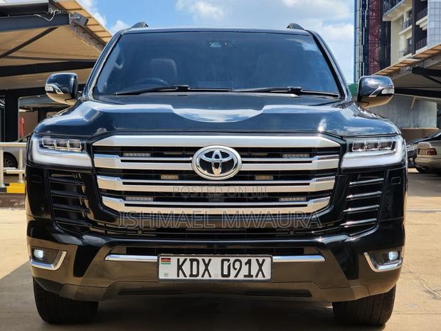 Toyota Land Cruiser 4.6 V8 ZX 2017 Black