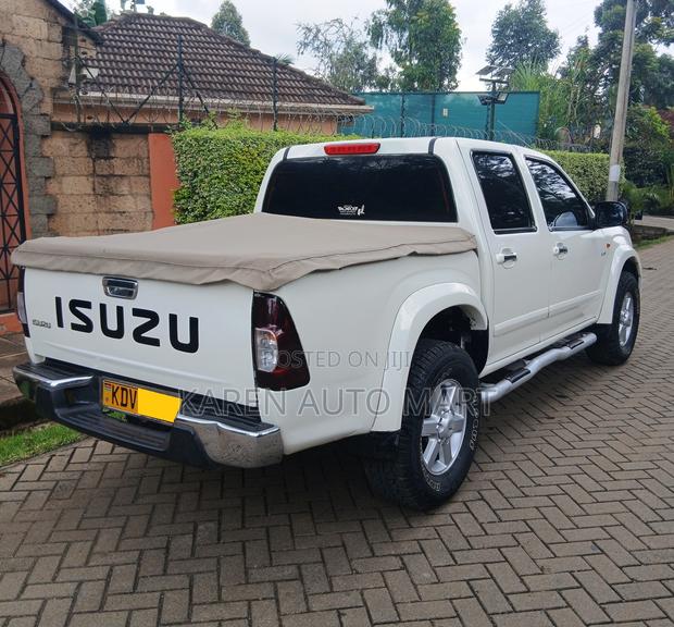 Isuzu D-MAX 2014 White