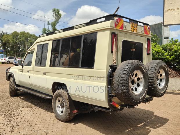 Toyota Land Cruiser 79 Series 2017 Beige