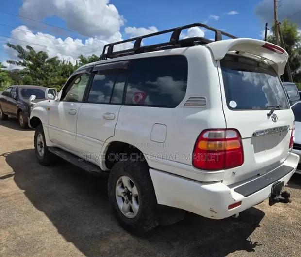 Toyota Land Cruiser HDJ 100 2003 Silver