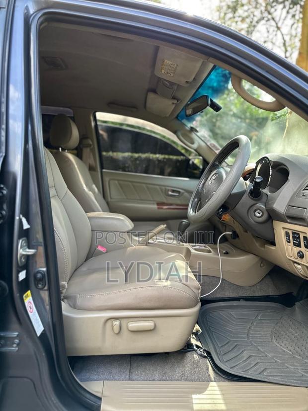 Toyota Fortuner 2011 Gray