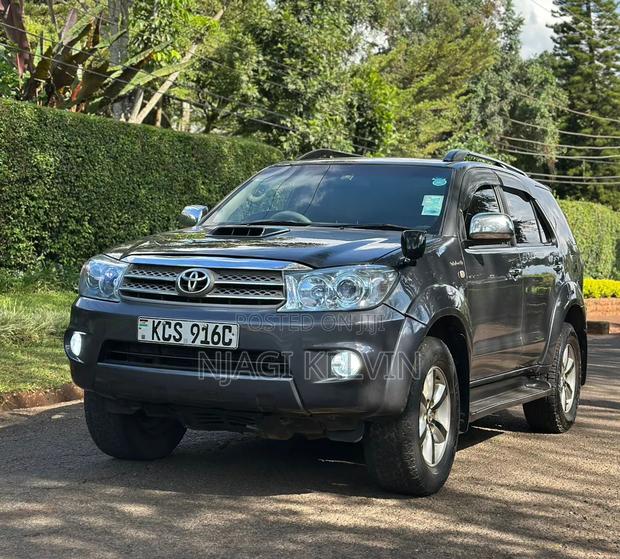 Toyota Fortuner 3.0 D AWD 2011 Gray