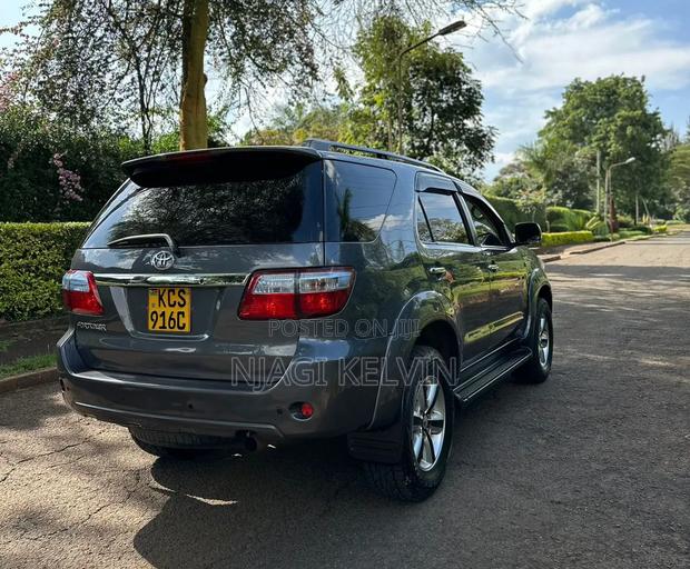 Toyota Fortuner 3.0 D AWD 2011 Gray