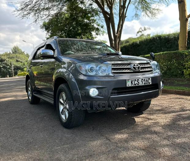 Toyota Fortuner 3.0 D AWD 2011 Gray