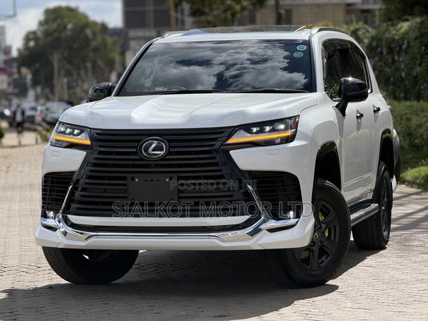Lexus LX 600 2022 White