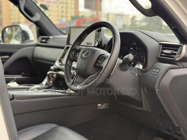 Lexus LX 600 2023 White