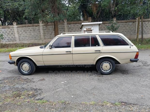 Mercedes-Benz E200 1985 Beige