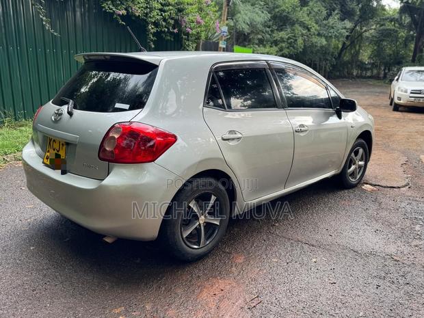 Toyota Auris 2010 Silver