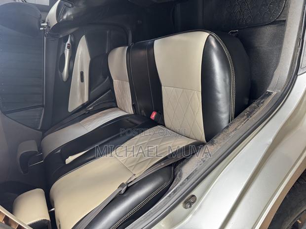 Toyota Auris 2010 Silver