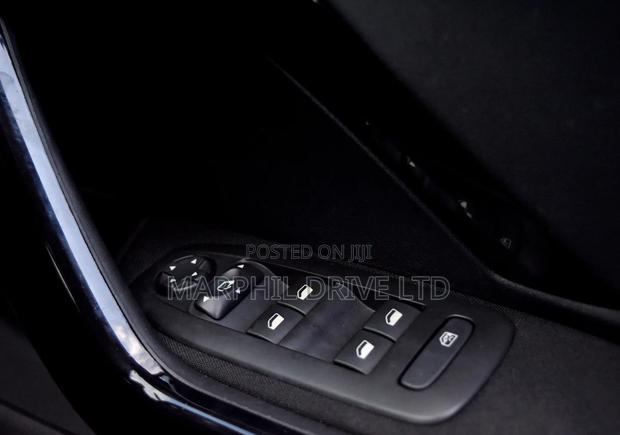 Peugeot 208 2019 White