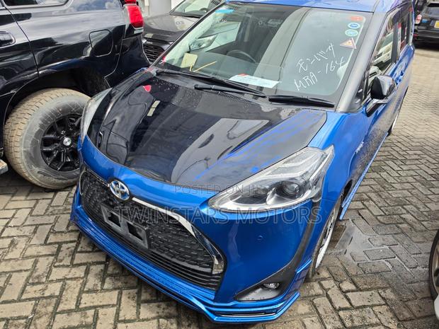 Toyota Sienta 1.5 Hybrid FWD (6-seater) 2019 Blue
