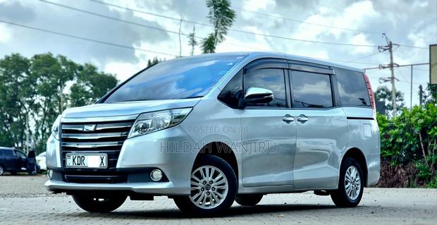 Toyota Noah 2017 Silver