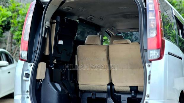 Toyota Noah 2017 Silver