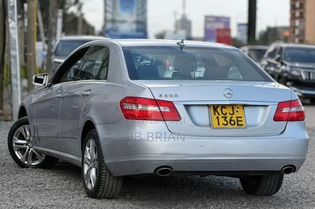Mercedes-Benz E300 2009 Silver