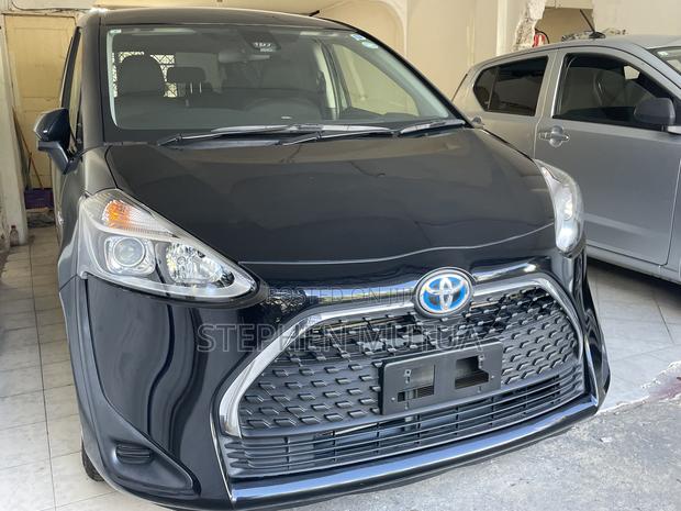 Toyota Sienta 1.5 Hybrid FWD 2019 Black