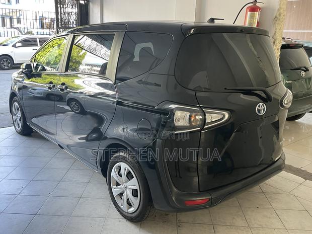 Toyota Sienta 1.5 Hybrid FWD 2019 Black