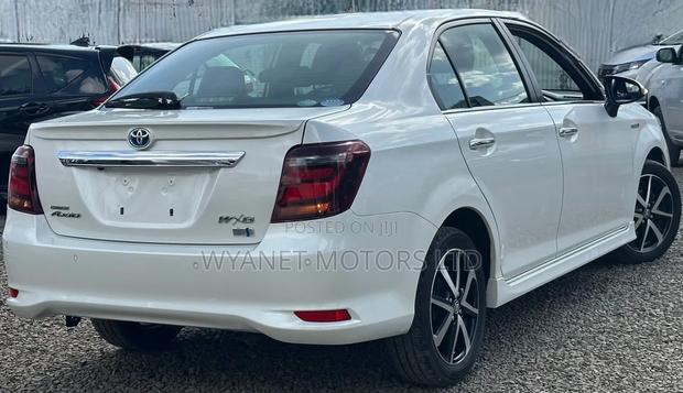 Toyota Axio 1.5 Hybrid 2WD 2019 White