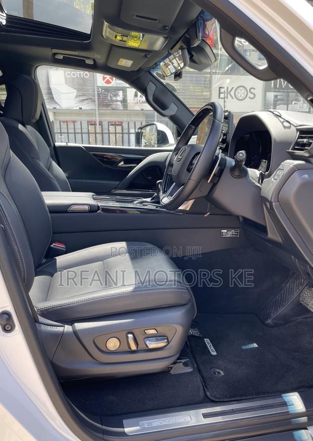 Lexus LX 600 2022 White