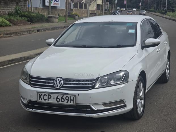 Volkswagen Passat 2011 White