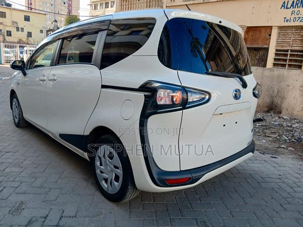 Toyota Sienta 1.5 Hybrid FWD 2019 White
