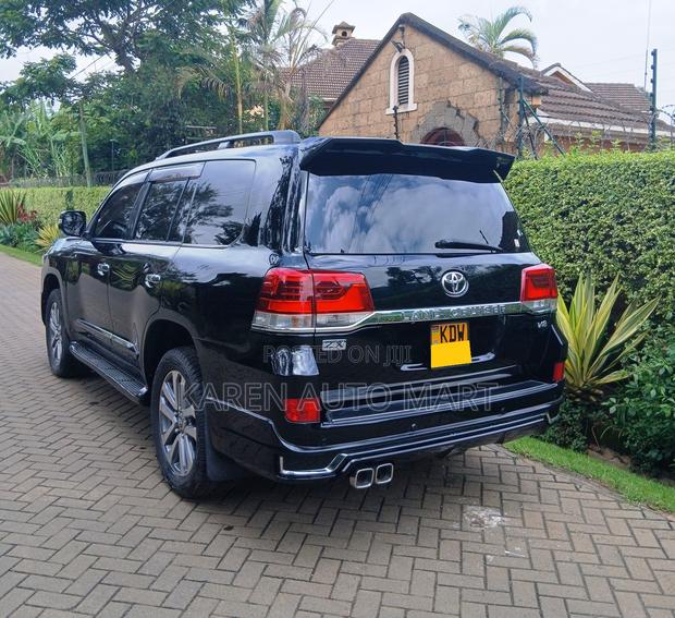 Toyota Land Cruiser 2010 Black