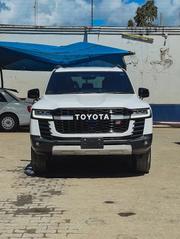 Toyota Land Cruiser LC300 2022 Pearl for sale