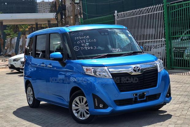 Toyota Roomy 2019 Blue