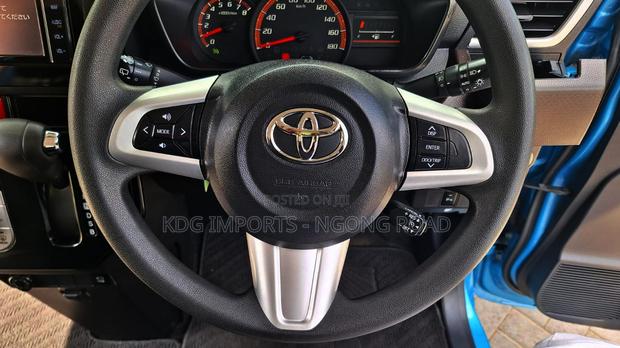 Toyota Roomy 2019 Blue