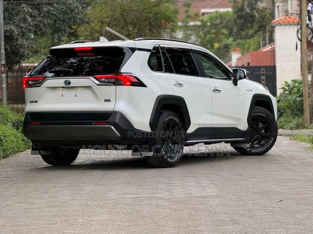 Toyota RAV4 Hybrid 2020 White