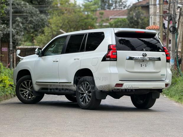 Toyota Land Cruiser Prado 2.8 2018 White