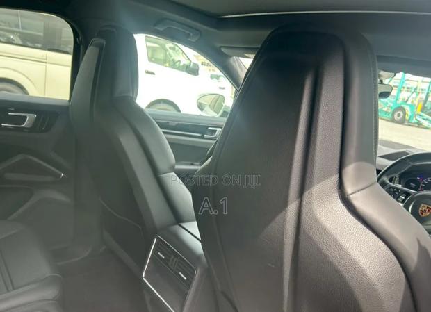 Porsche Cayenne S 2021 Pearl