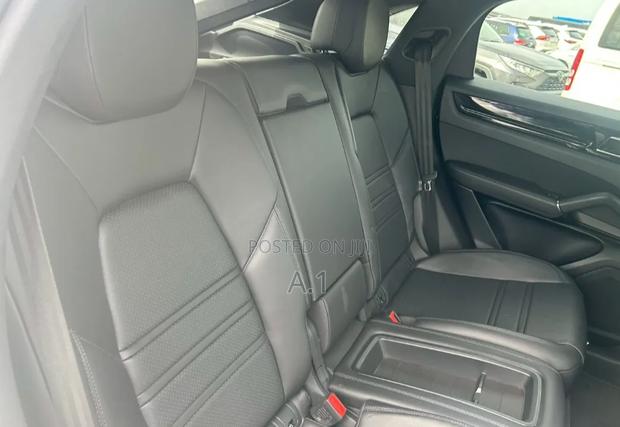 Porsche Cayenne S 2021 Pearl