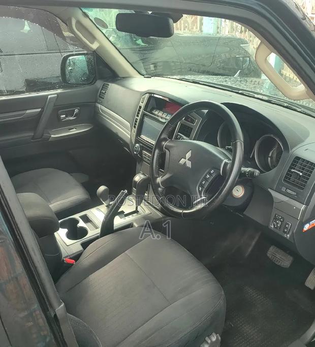 Mitsubishi Pajero V80 3.2 DI-D 2018 Black
