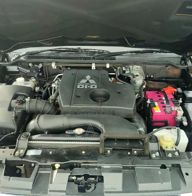 Mitsubishi Pajero V80 3.2 DI-D 2018 Silver