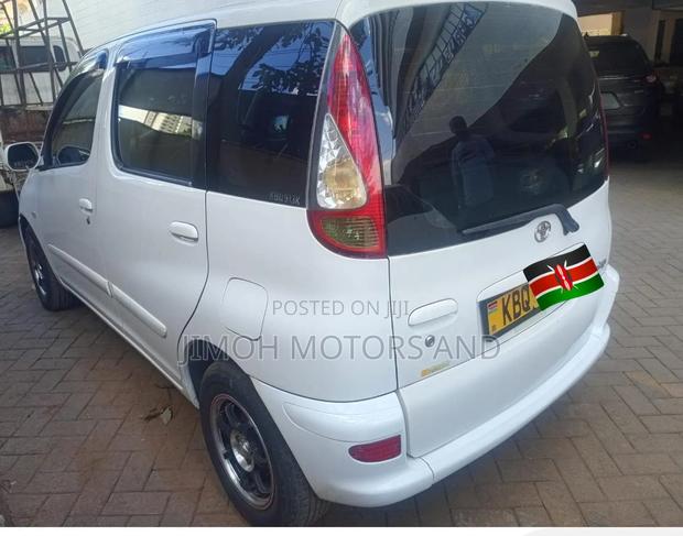 Toyota Fun Cargo 2004 White