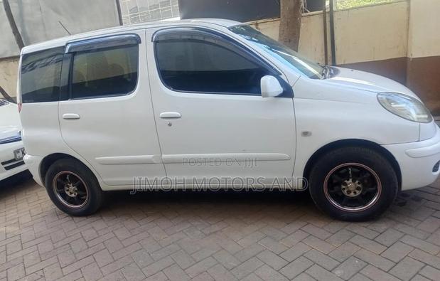 Toyota Fun Cargo 2004 White