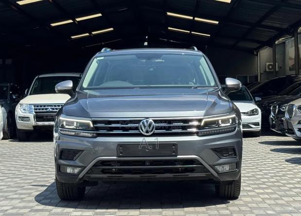 Volkswagen Tiguan 2.0T SEL R-Line Black AWD 4MOTION 2019 Gray