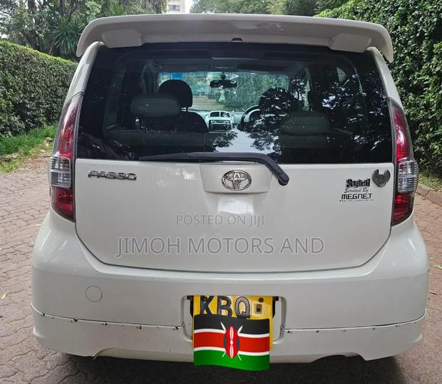 Toyota Passo 2004 White