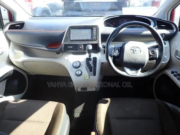 Toyota Sienta 2019 Red