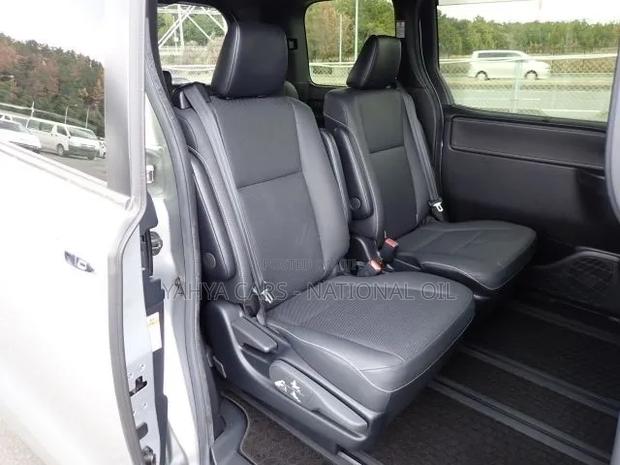 Toyota Esquire 2020 Silver