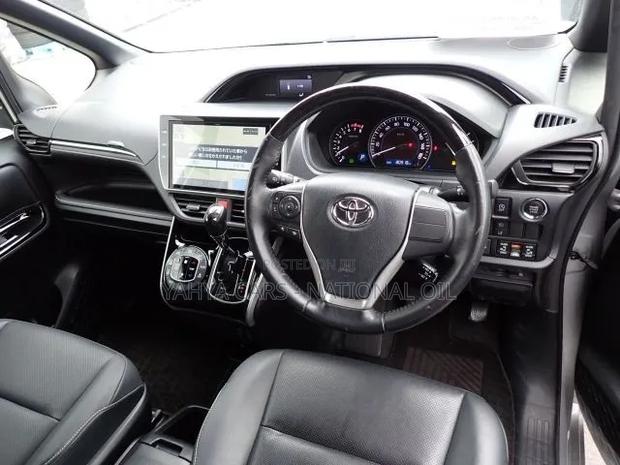 Toyota Esquire 2020 Silver