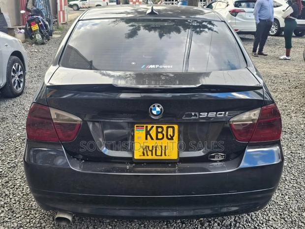 BMW 320i Sedan RWD 2007 Black