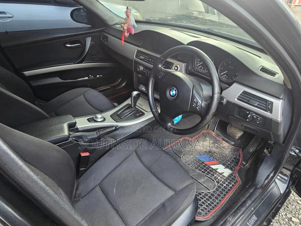 BMW 320i Sedan RWD 2007 Black